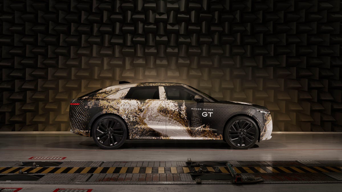 View Photos of the Land Rover Range Rover GT