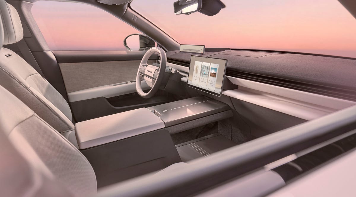 View Photos of the Land Rover Range Rover GT