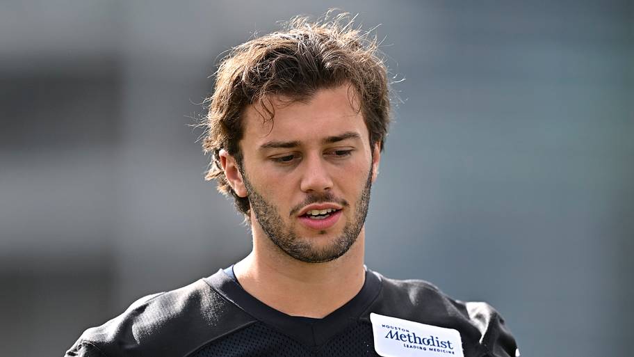 Jun 9, 2026; Houston, Texas, USA; Houston Texans tight end Marlin Klein arrives for the team’s minicamp at Houston Methodist