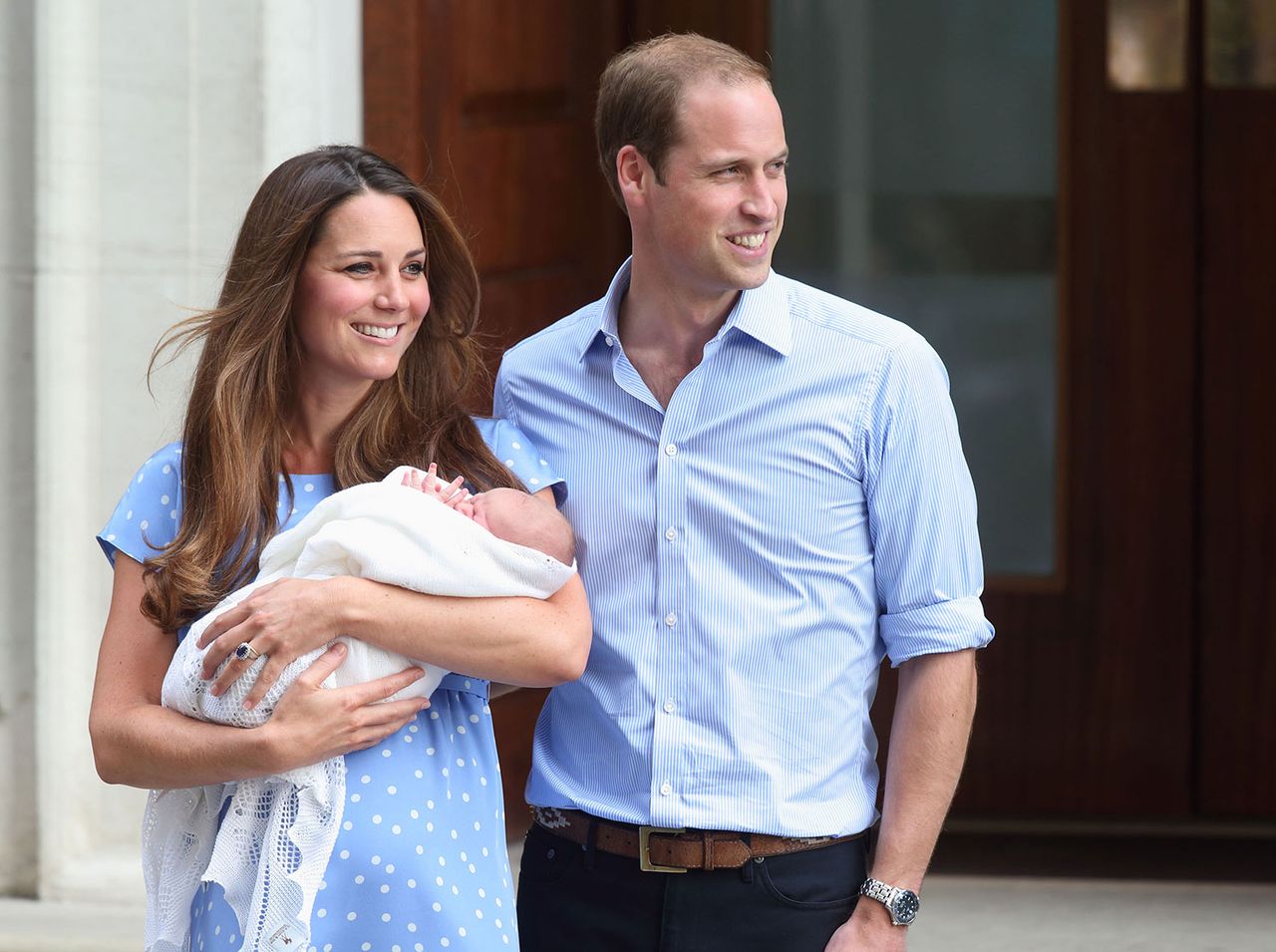 LONDON, ENGLAND - JULY 23: Prince William, Duke of Cambridge and Catherine, Duchess of Cambridge depart The Lindo Wing with their newborn son at St Mary's Hospital on July 23, 2013 in London, England.