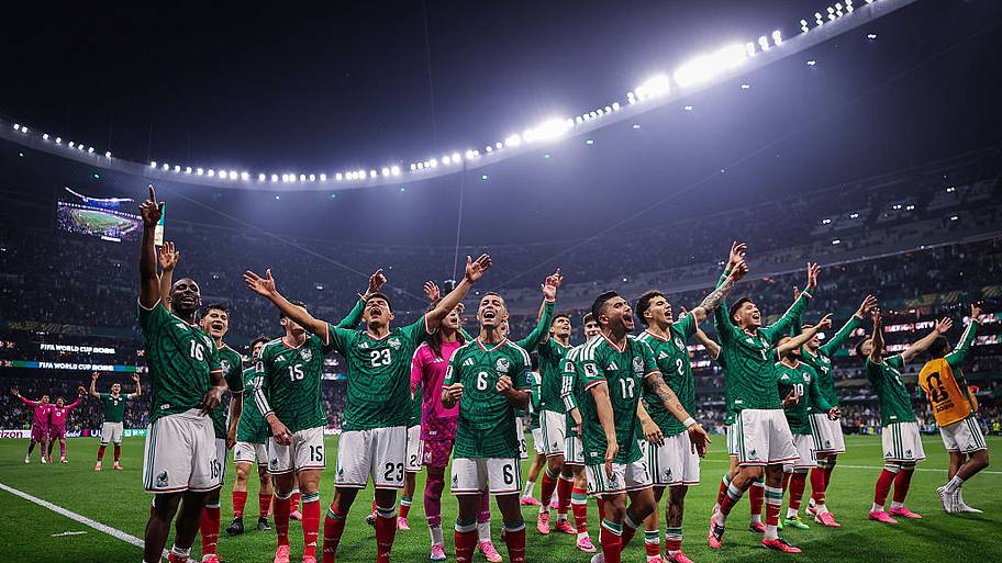 Mexico players celebrating at the azteca.