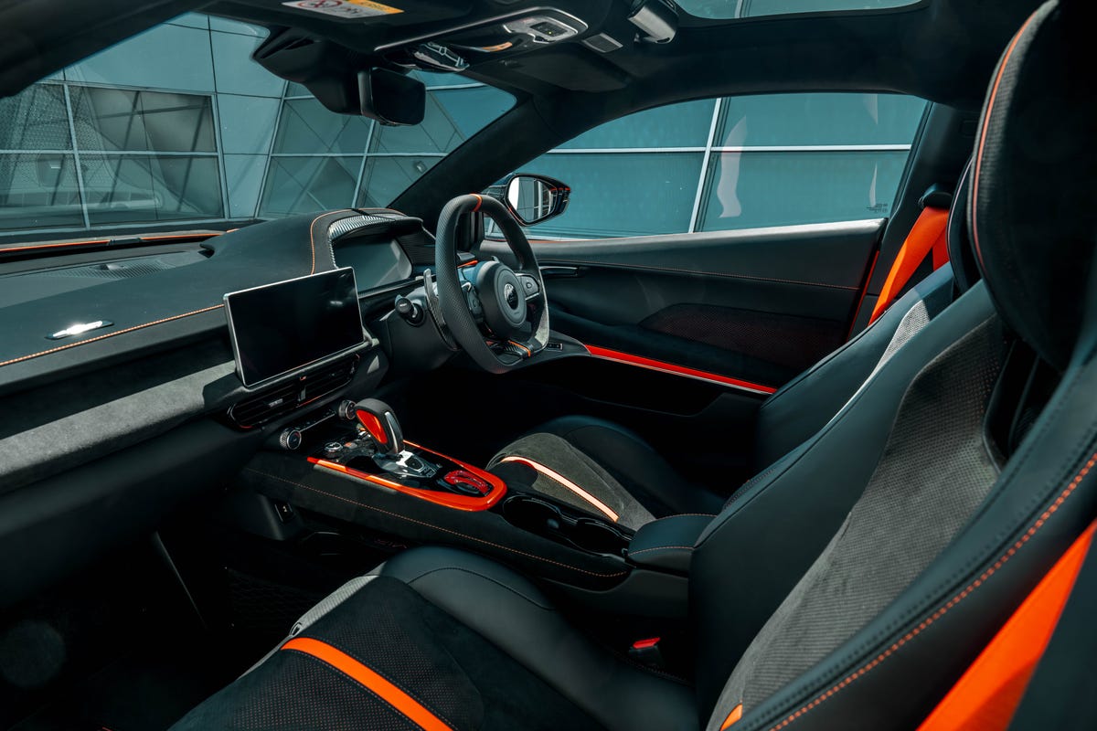 Lotus Emira 420 Sport: Photo Gallery