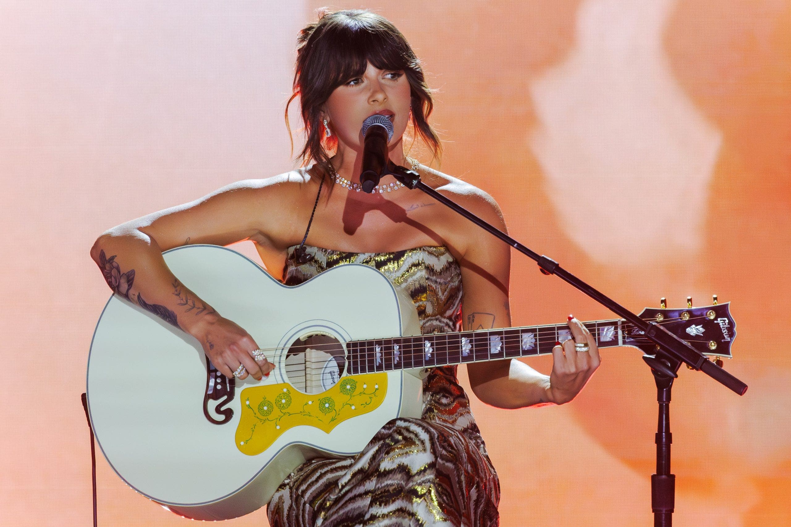Ella Langley singing onstage at the Hollywood Palladium