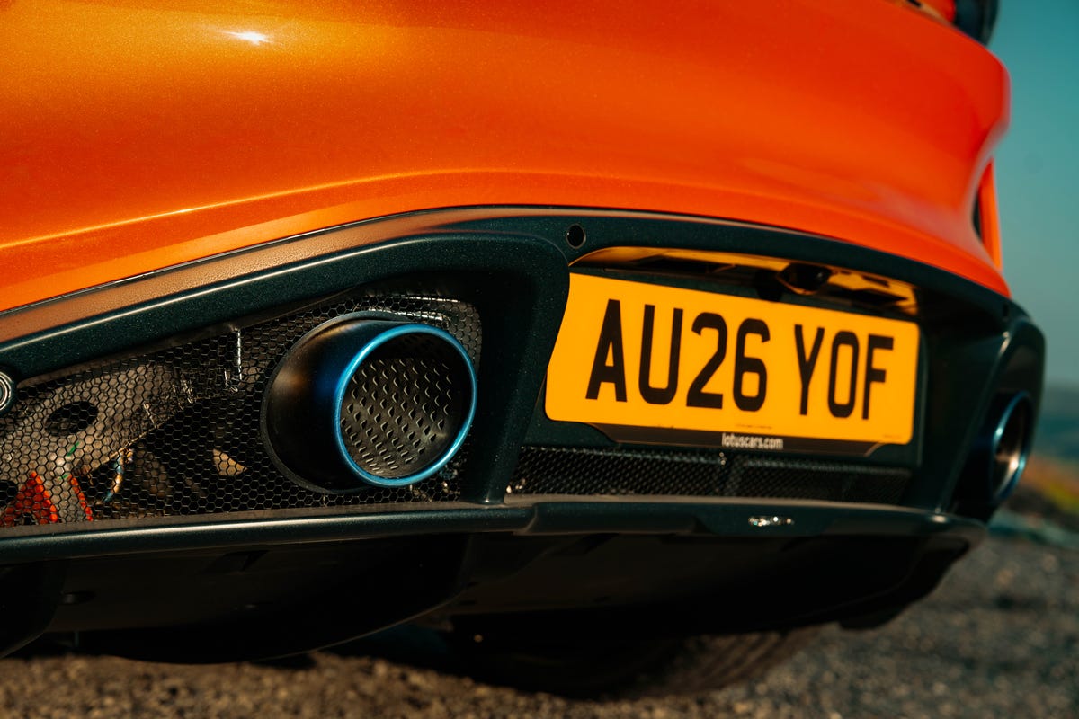 Lotus Emira 420 Sport: Photo Gallery