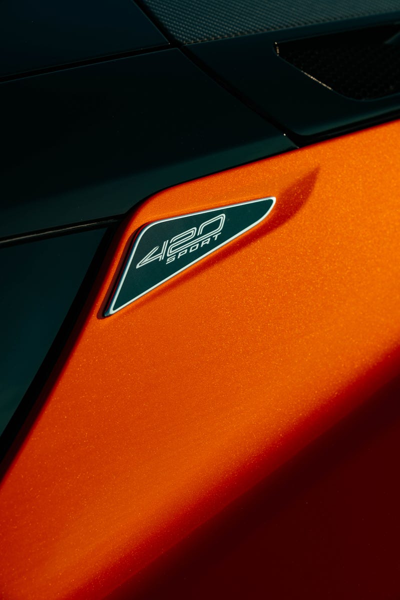 Lotus Emira 420 Sport: Photo Gallery
