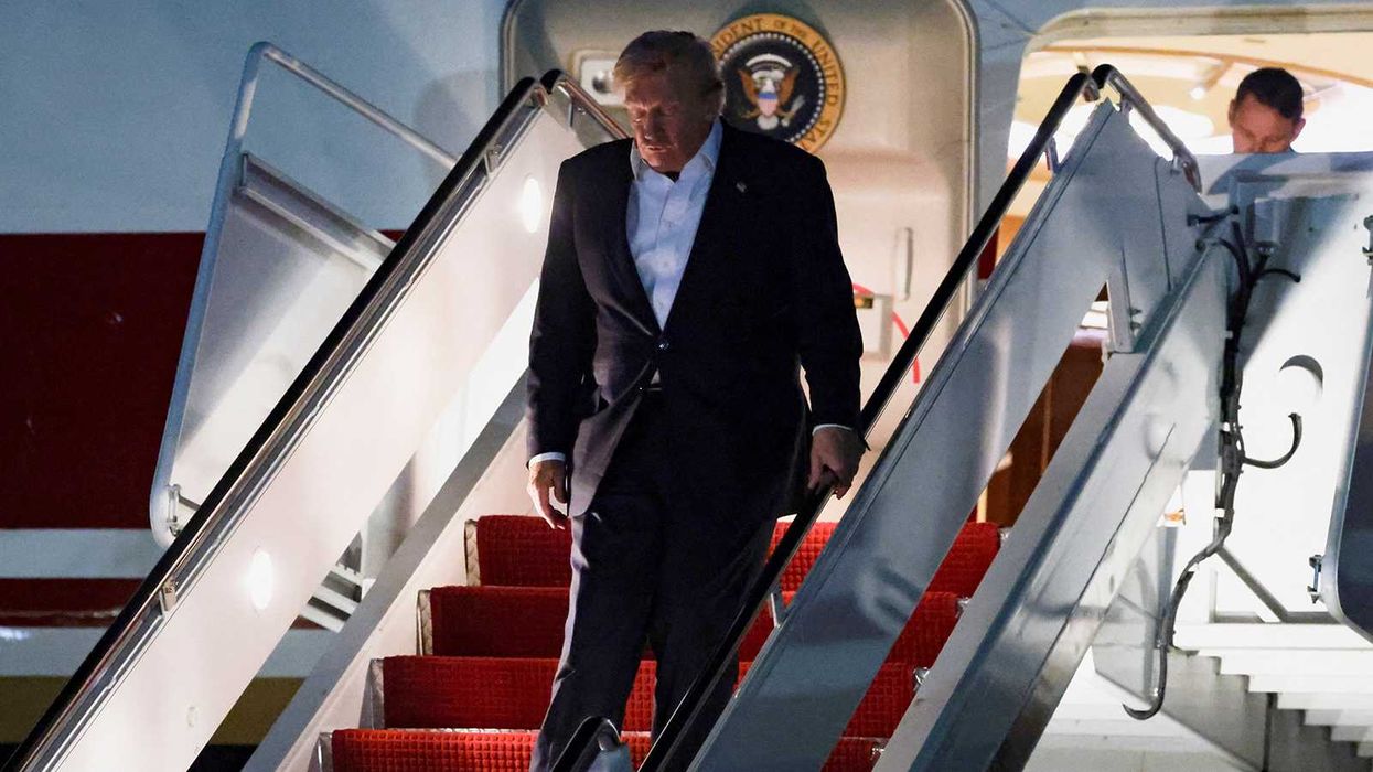 Trump urged to drop 'cringe-inducing' custom jet deal