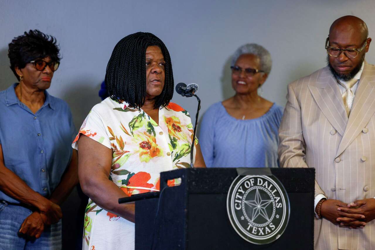 In Oak Cliff, neighborhoods to see Dallas take on long-desired home repairs, sidewalk improvements