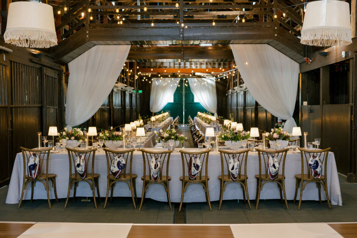 The barn set the stage for a stunning seated dinner. Image: Rachel Fugate Photography