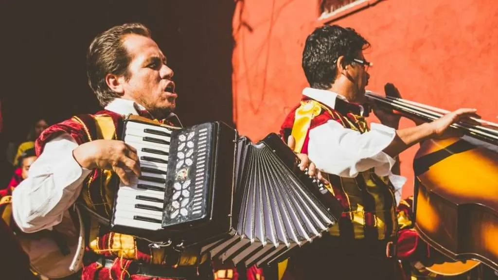 Inside the hybrid genre shift with Chartmetric & Splice data