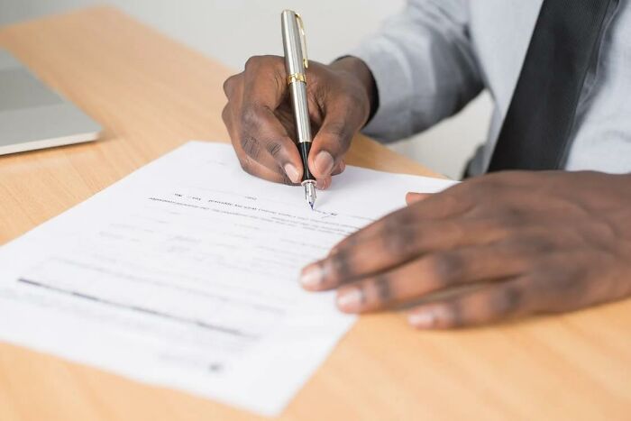 The Final Notice: 35 Absurd Resignation Stories People Remember