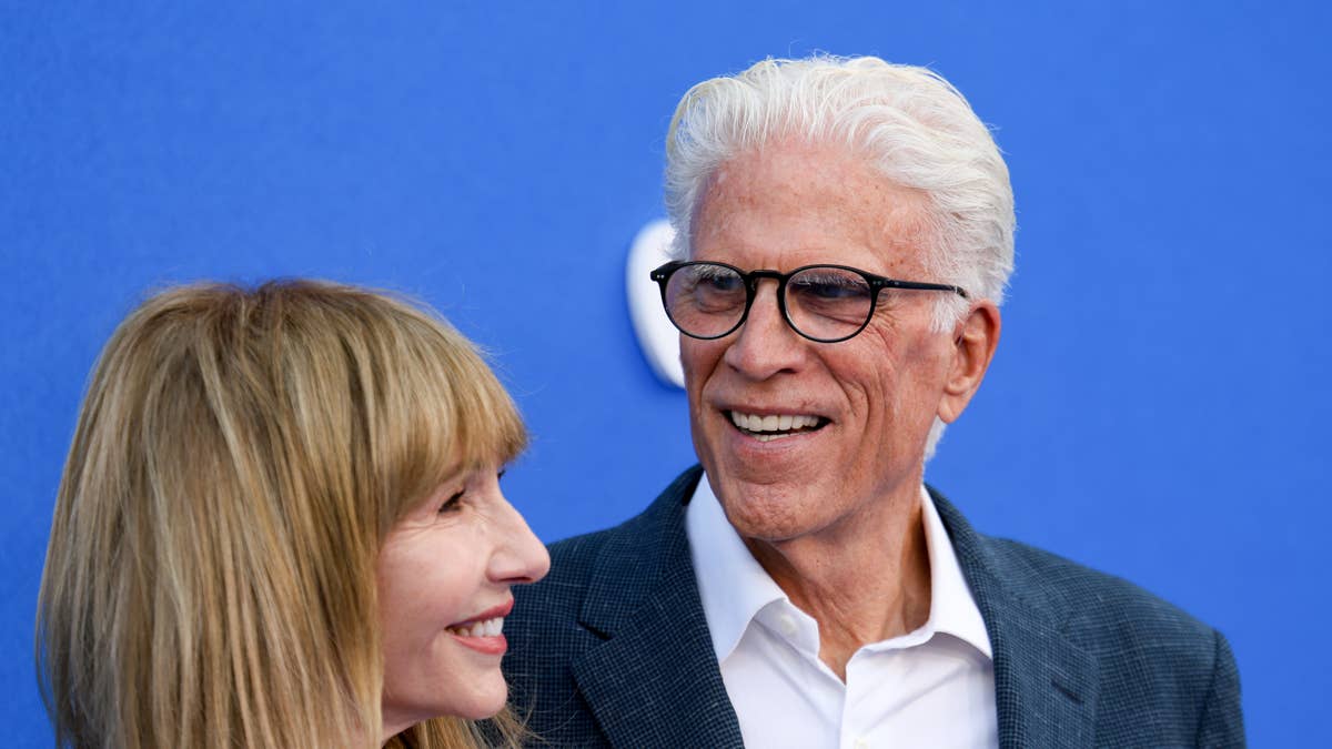 Ted Danson and Mary Steenburgen just had the sweetest red carpet moment with their granddaughters