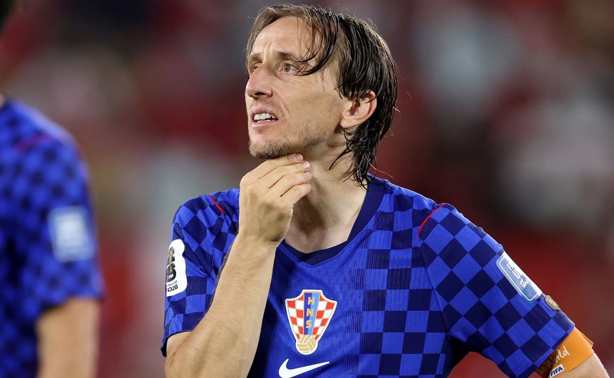 Report: Luka Modric has decided to retire from Croatia, but extend his contract with AC Milan
