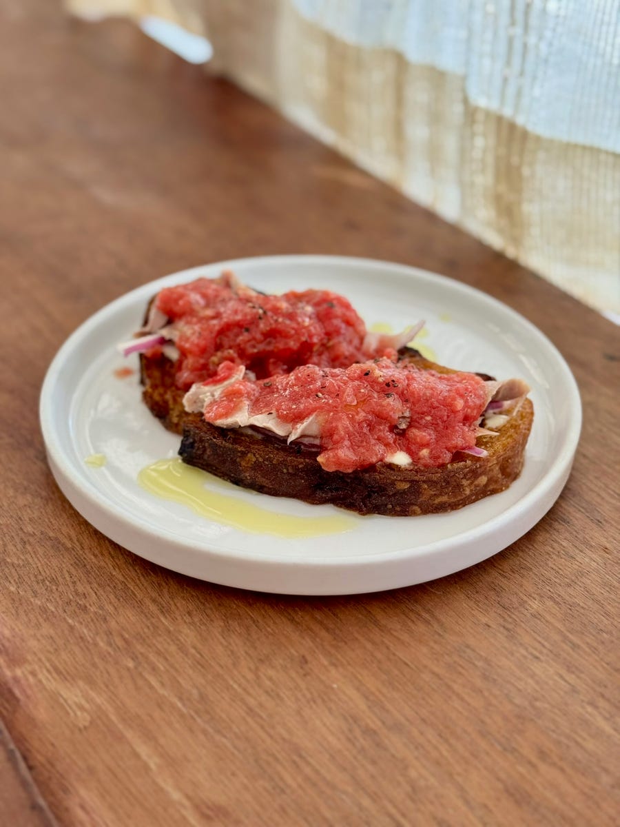 tuna con tomate toast.jpg