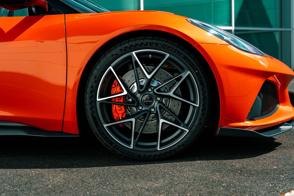 Lotus Emira 420 Sport: Photo Gallery