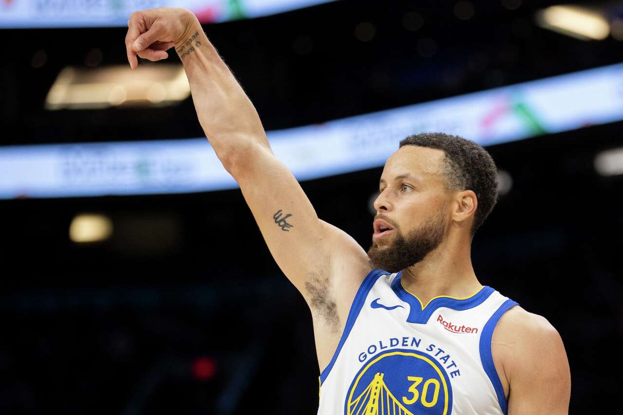 Warriors' Steph Curry breaks tradition with Basketball Hall of Fame exhibit