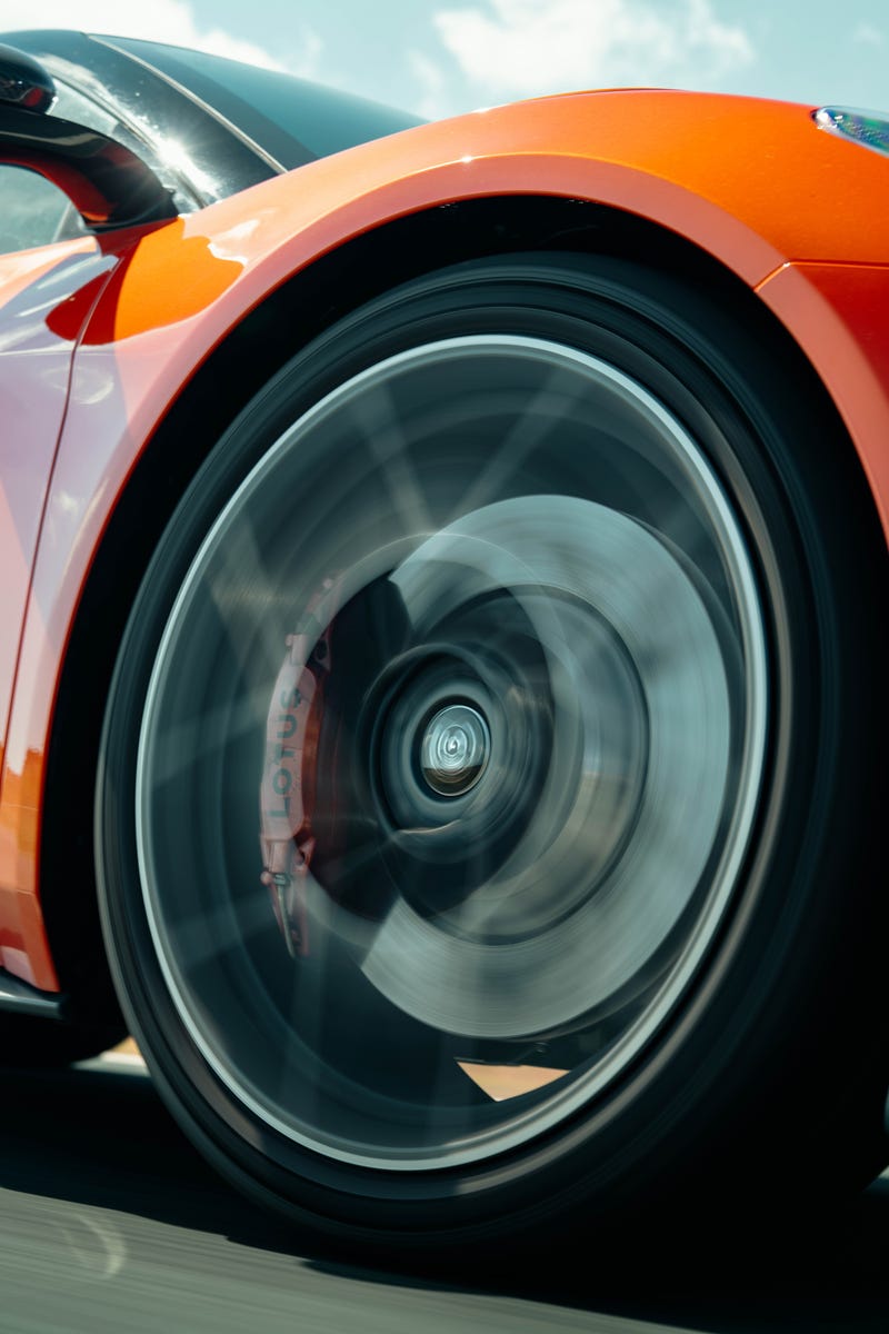 Lotus Emira 420 Sport: Photo Gallery