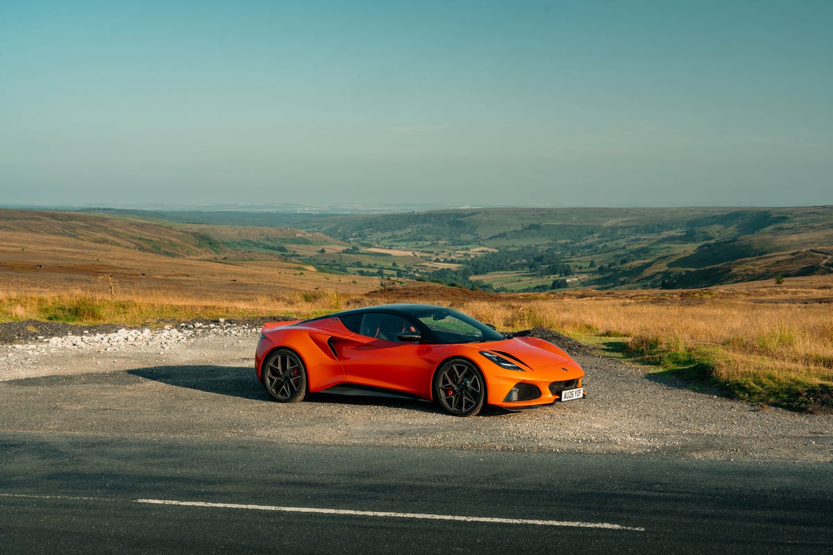 Lotus Emira 420 Sport: Photo Gallery