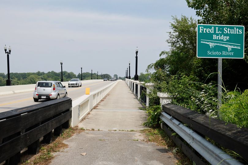 Riverside Drive serves as the primary north-south route along the river, with predominantly residential neighborhoods running through Powell and the adjacent suburb of Dublin
