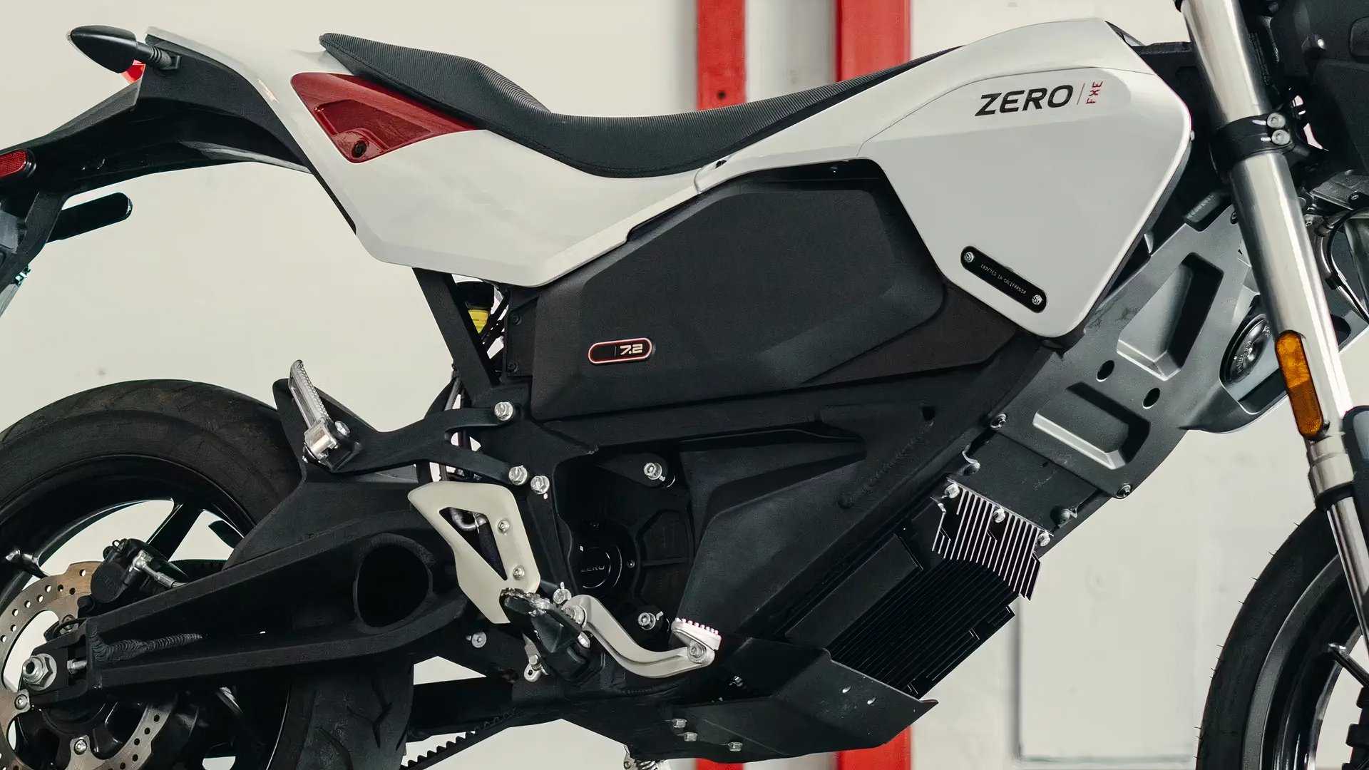 Zero FXE motor and battery pack detail shot