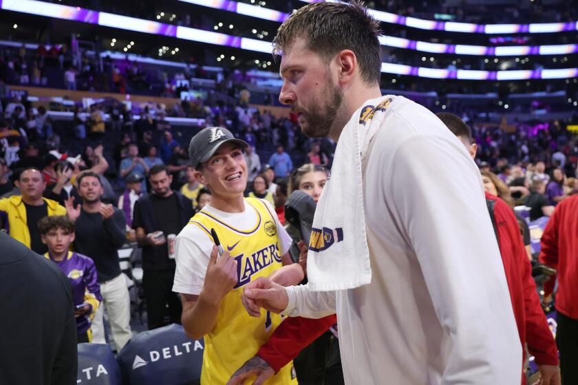 Lakers release preseason schedule; opener is Oct. 5
