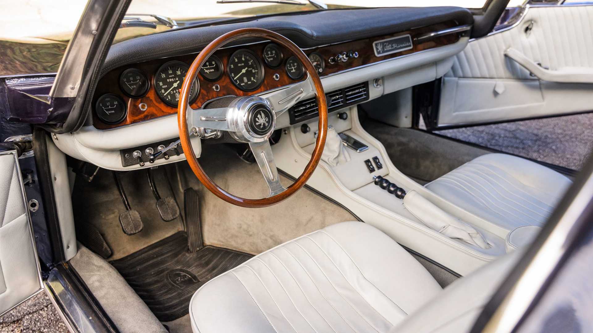 1970 Iso Grifo Series I Targa interior