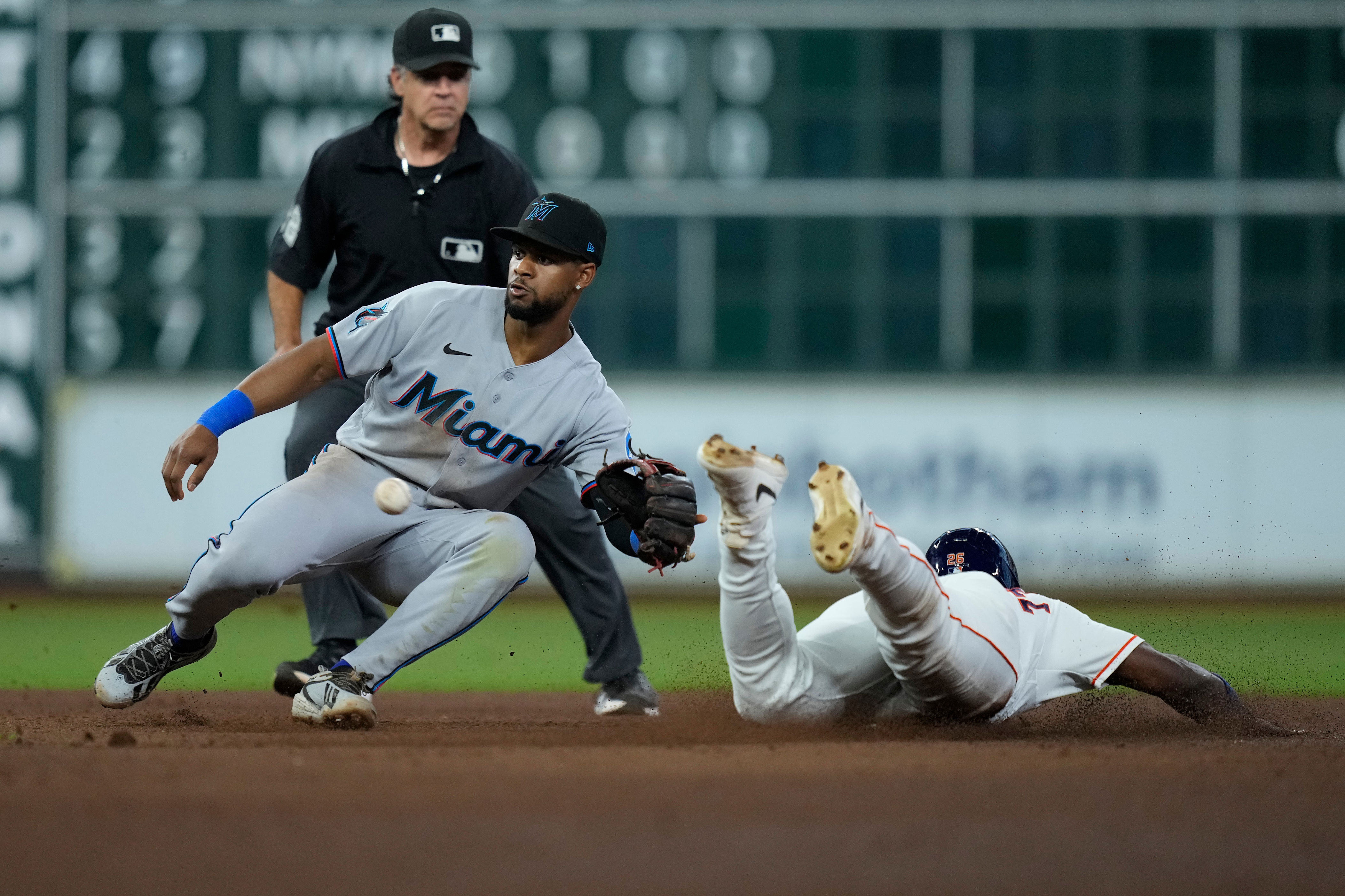 Marlins complete first triple play in decades, can't beat Astros as losing skid continues