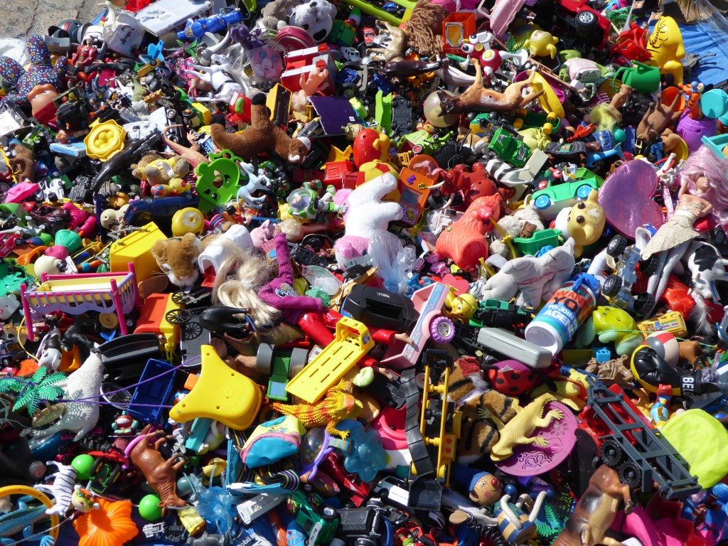 Woman Looks Through 1990s Toys Mom Kept for Decades—Shock at What She Finds