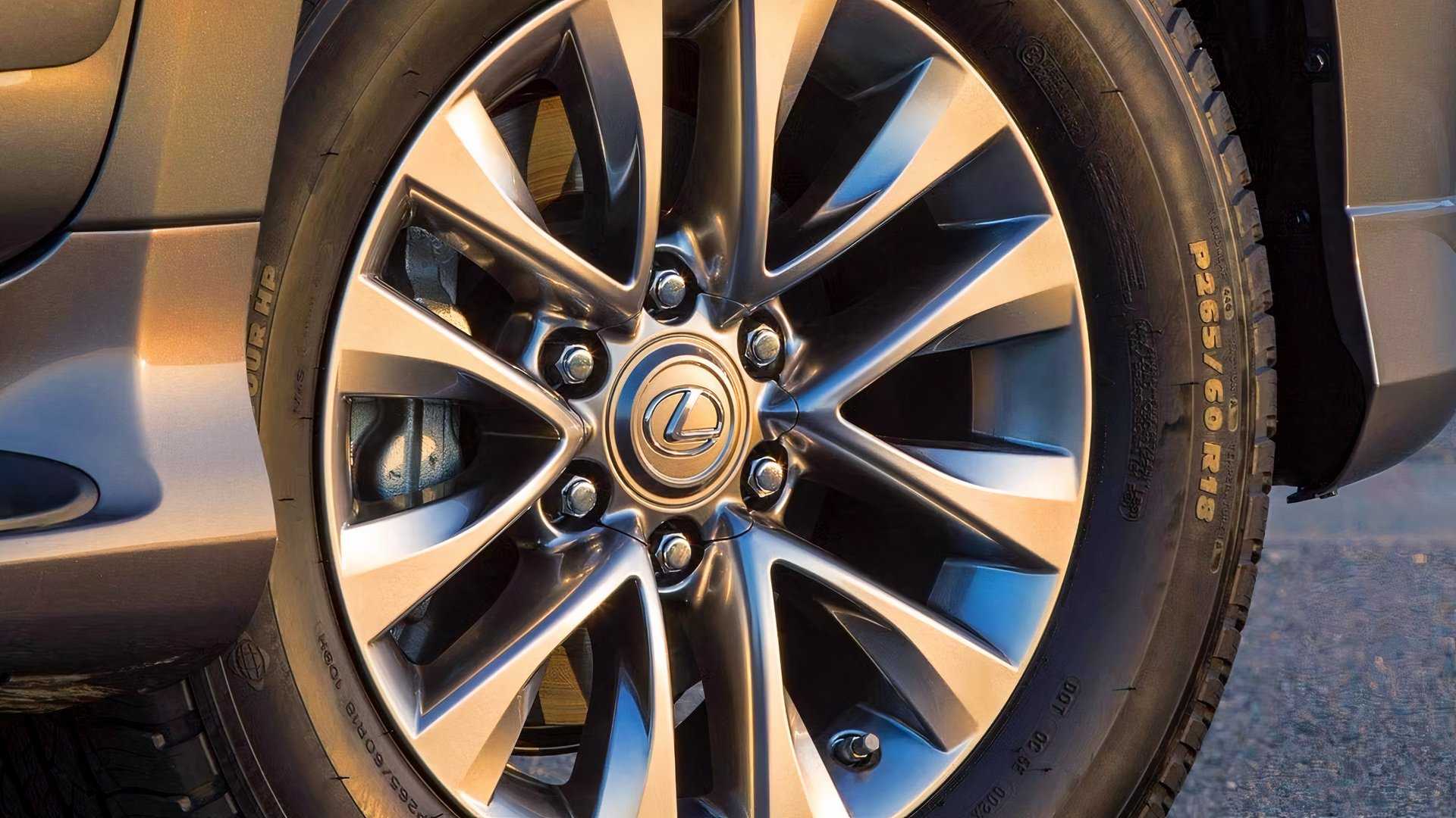 2017 Lexus GX 460 Wheel close-up