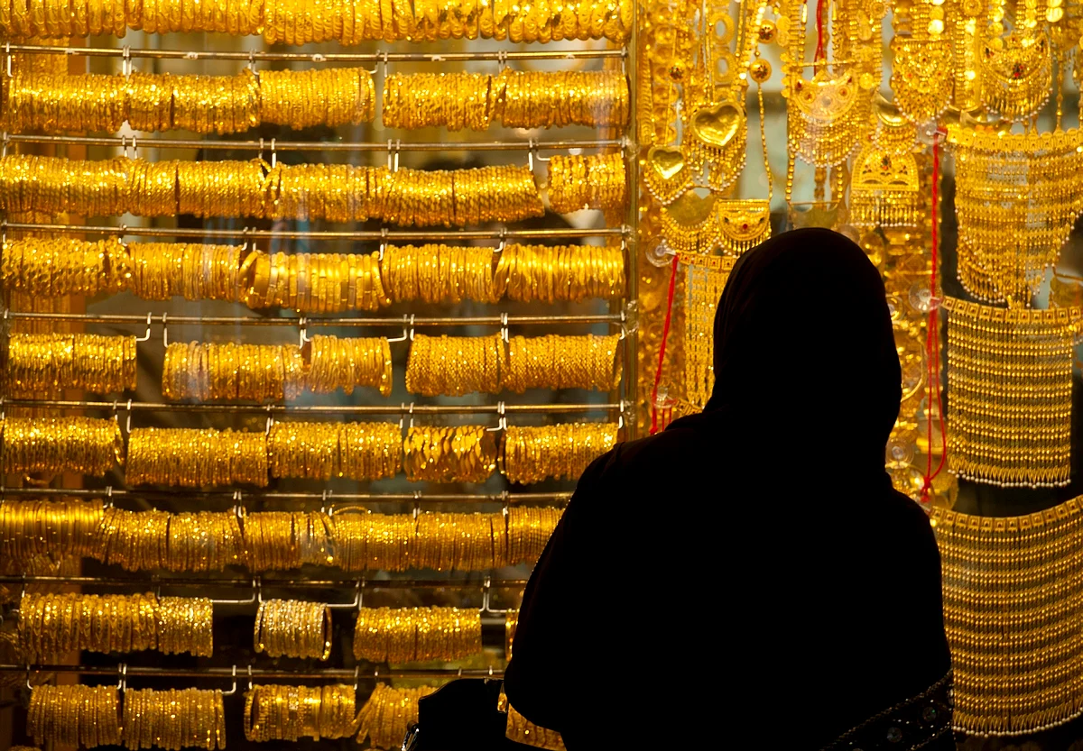 Dubai gold prices fall below Dh500 as dollar strengthens