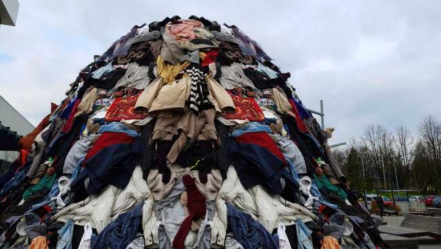 US throws away 10.4 billion wearable items a year, and reuse may beat recycling tech