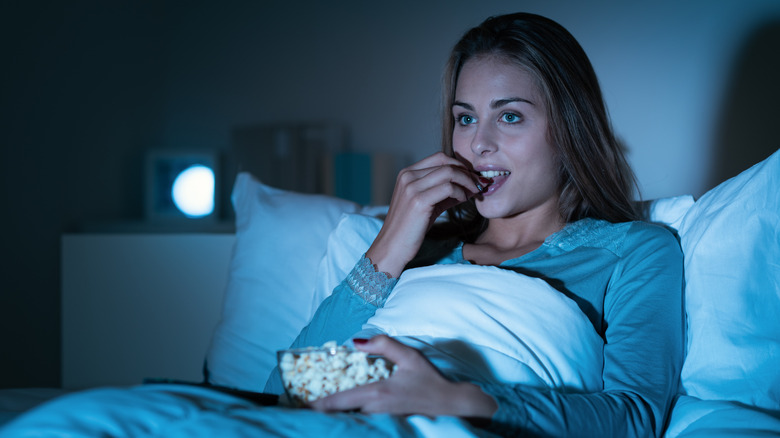 Is It Bad To Eat Almonds At Night?