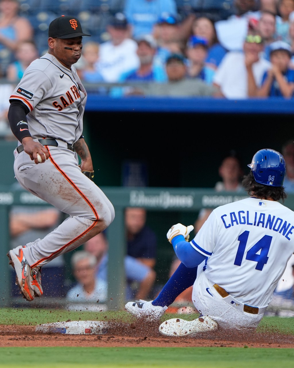 Giants drop fourth straight, fall season-worst 17 below .500 in loss to Royals