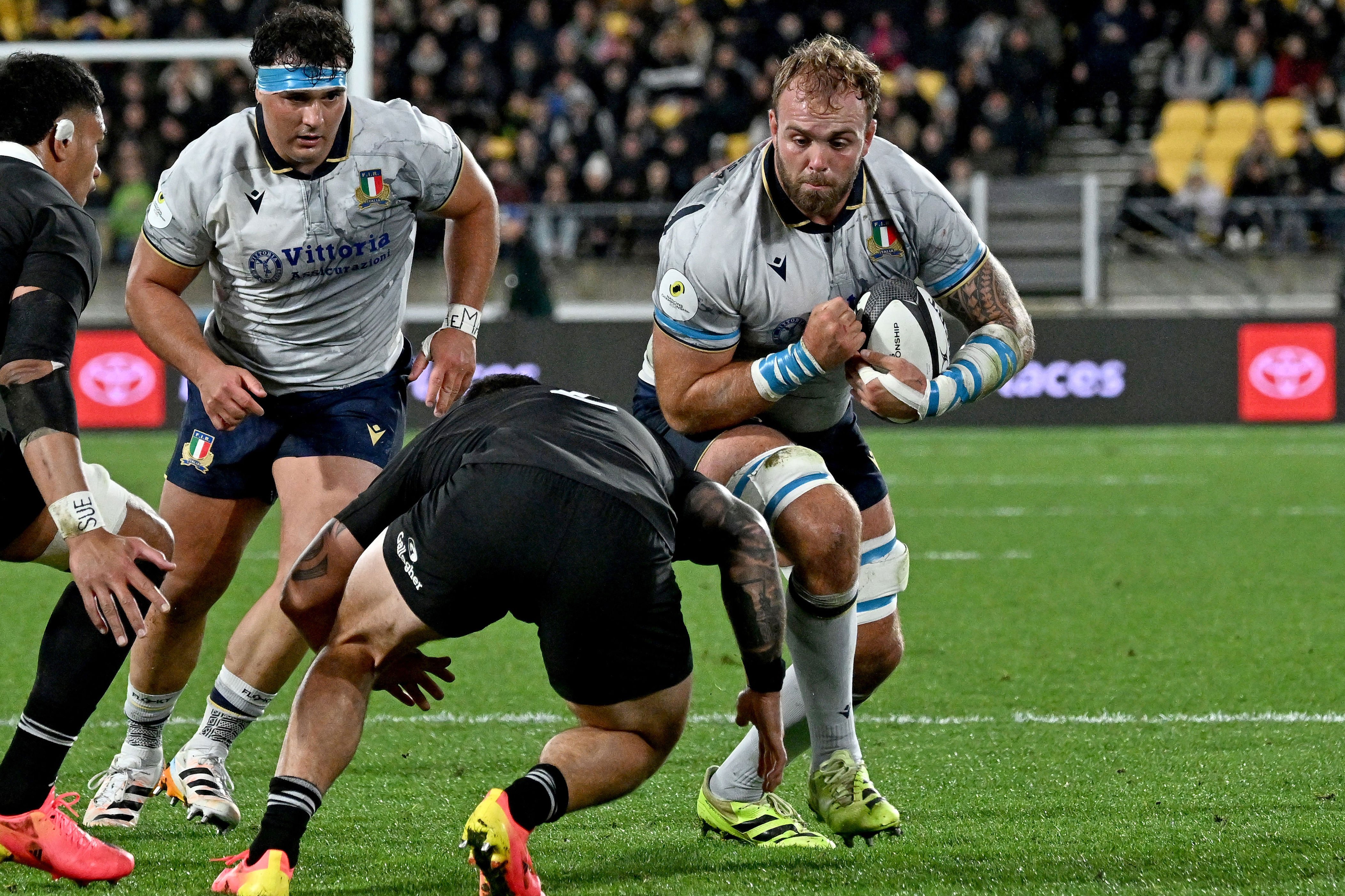Italy's Niccolo Cannone runs at the defence during the Nations Championship rugby international between the All Blacks and Italy in Wellington, New Zealand, Saturday, July 11, 2026. (Masanori Udagawa/Photosport via AP)