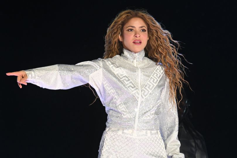 Man loses control at Shakira concert and then people realise who it actually is