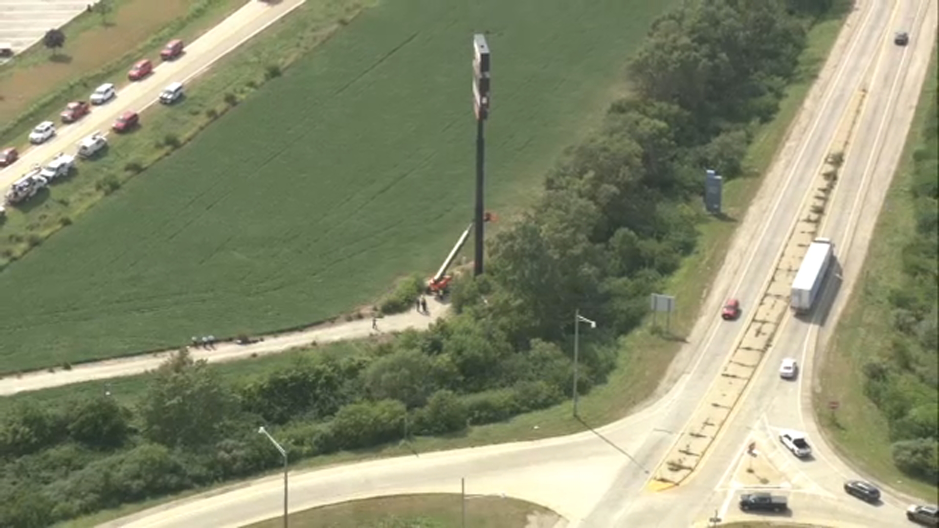 Worker stranded in 130-foot-tall gas station sign for hours in Wilmington