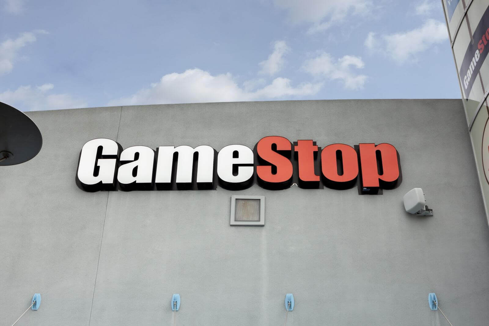 GameStop just raised its stake in eBay to 10% after the board rejected its takeover bid. Ryan Cohen is preparing for a bigger fight