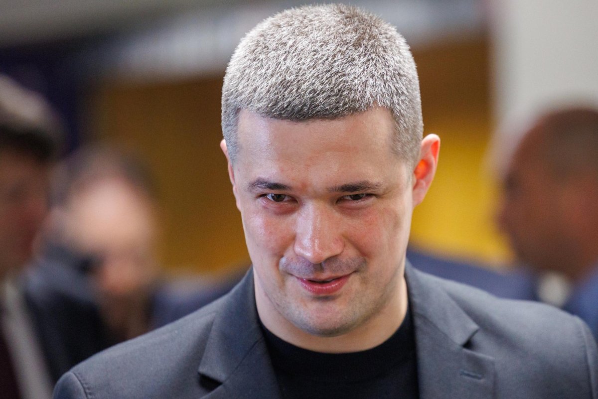 Zelensky dismisses Ukrainian military leader Oleksandr Syrskyi after protests