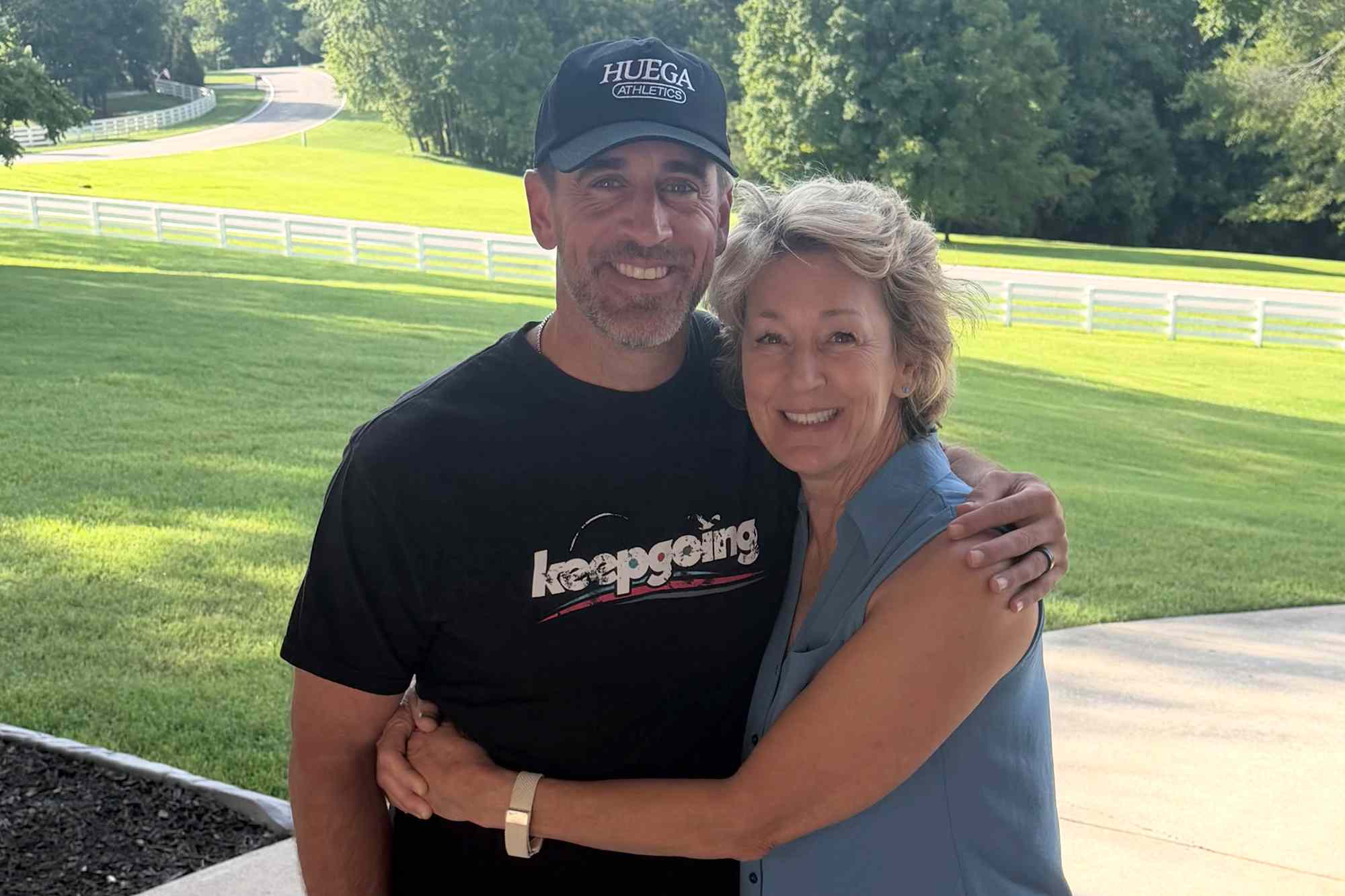 Aaron Rodgers biographer shares behind-the-scenes breakdown of family reconciliation after prolonged estrangement