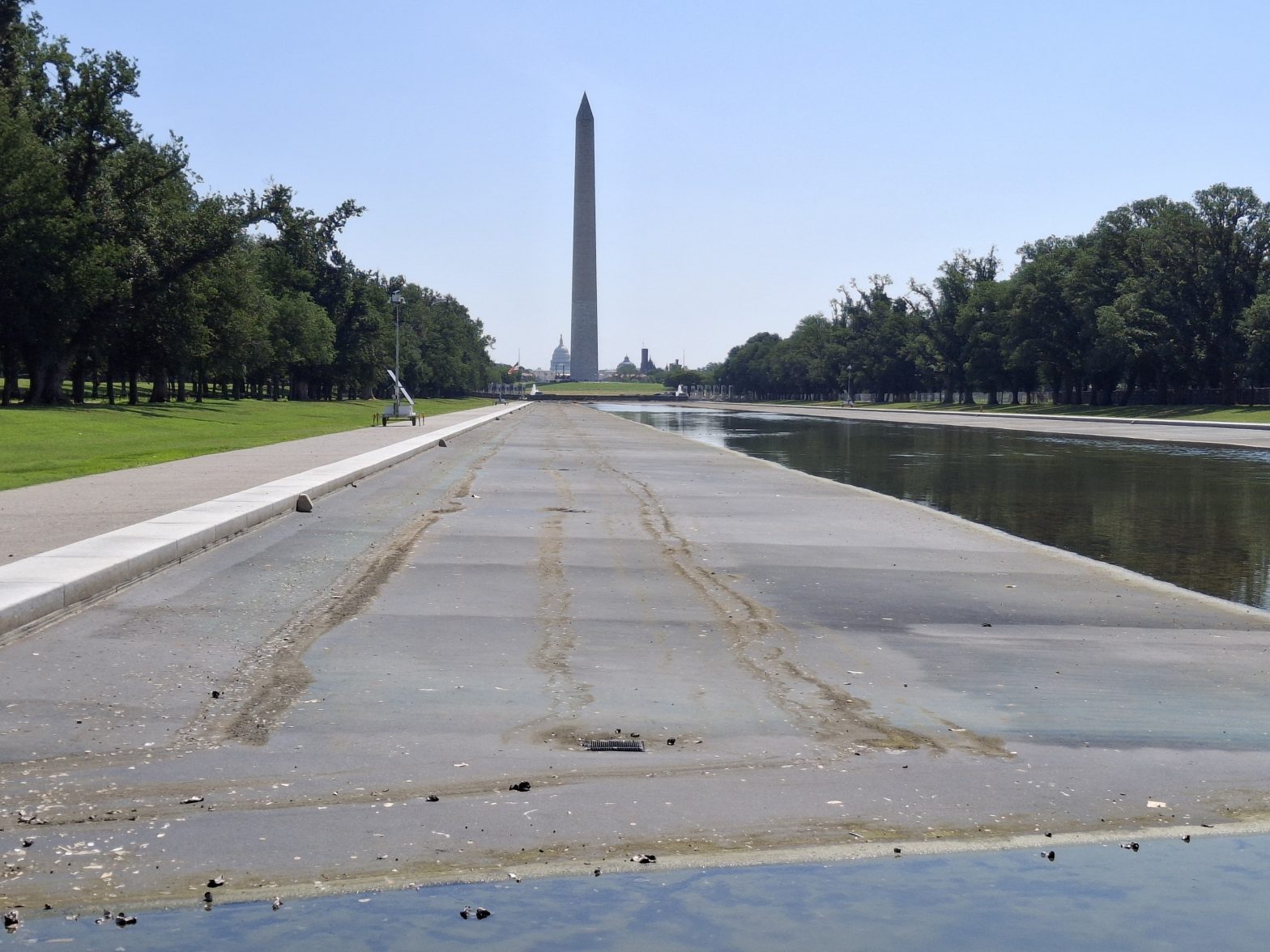 Prosecution of Lincoln Memorial Reflecting Pool vandalism suspects begins to weaken