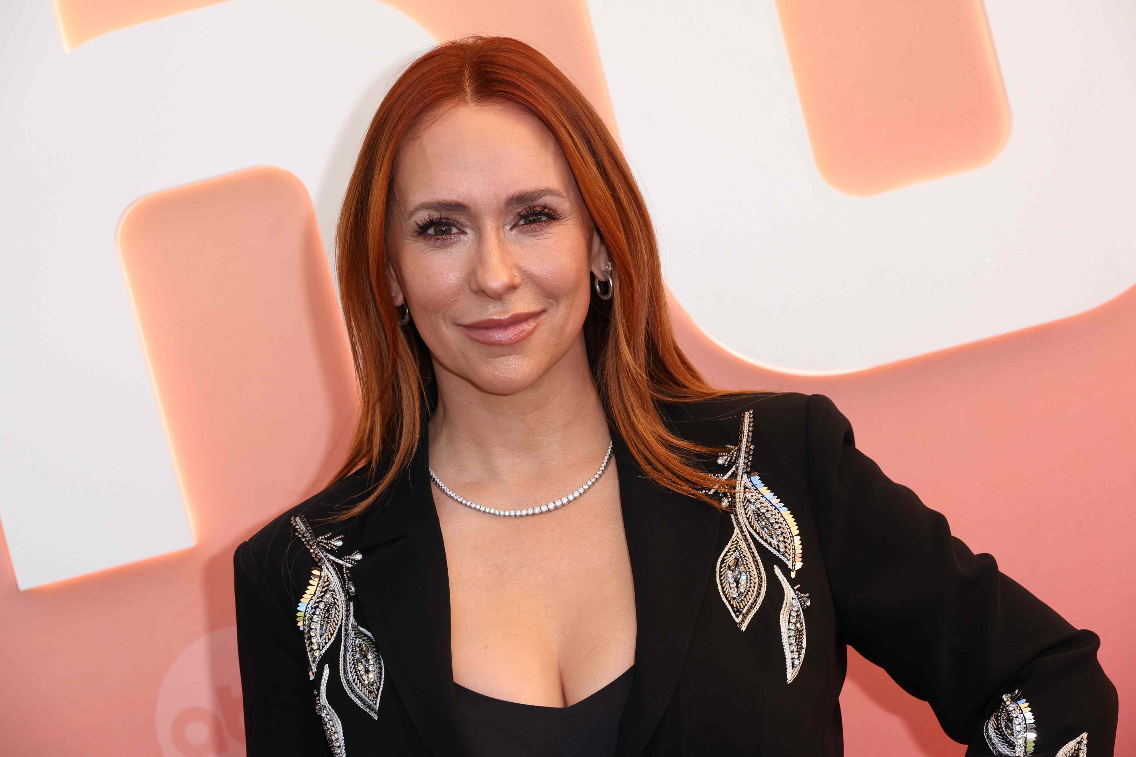 Jennifer Love Hewitt unveils her lightest hair transformation in 12 years