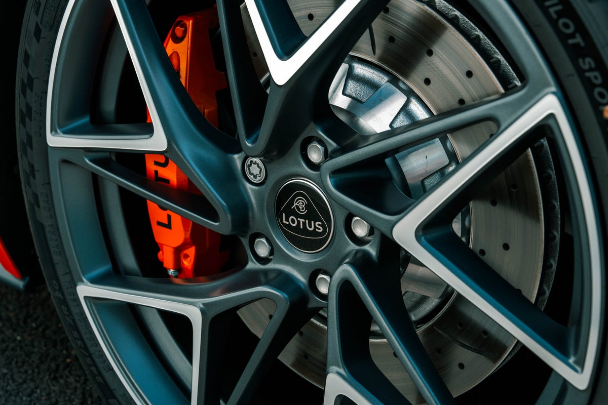Lotus Emira 420 Sport: Photo Gallery