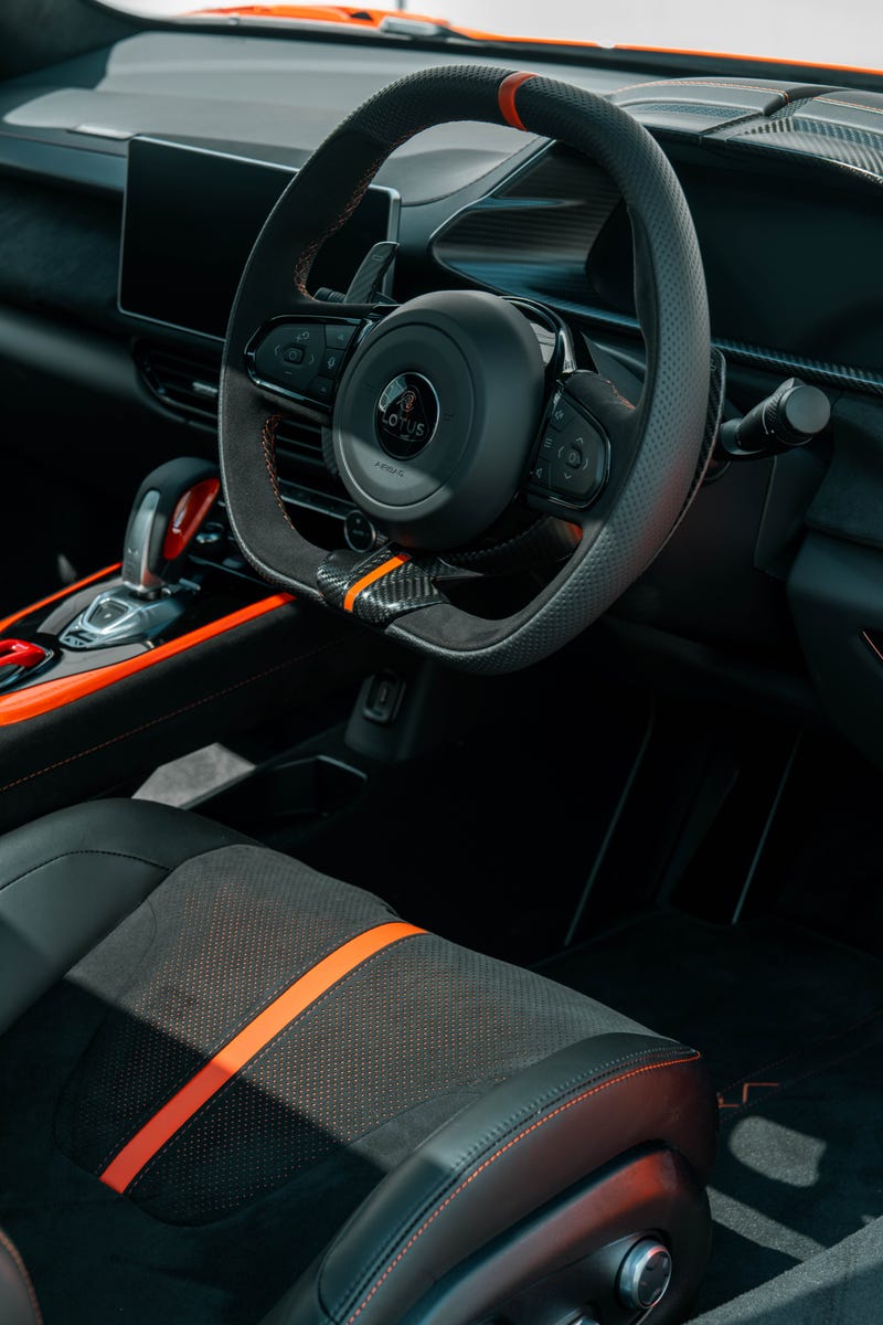 Lotus Emira 420 Sport: Photo Gallery