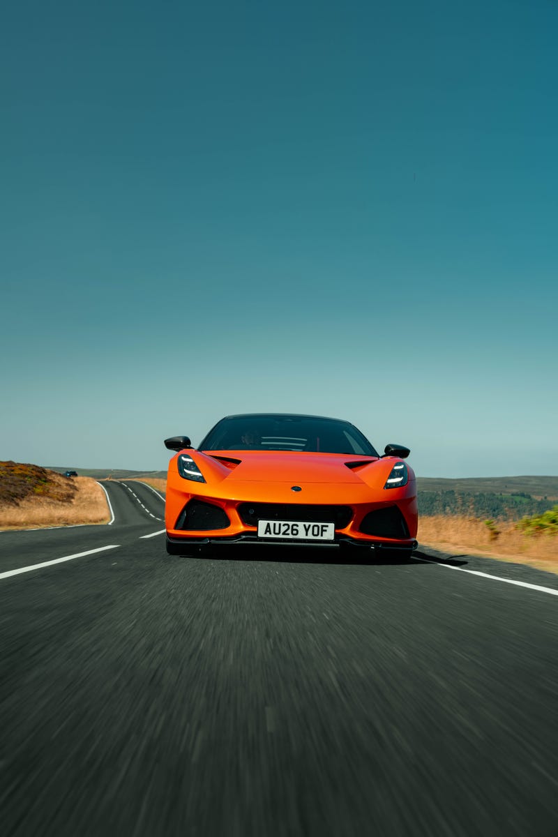 Lotus Emira 420 Sport: Photo Gallery