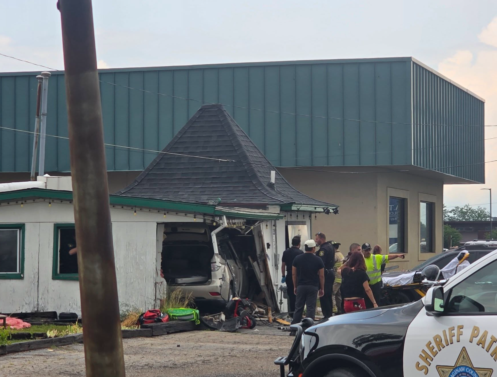 Driver, 87, crashes into Saginaw Twp. restaurant, killing 1, injuring 2