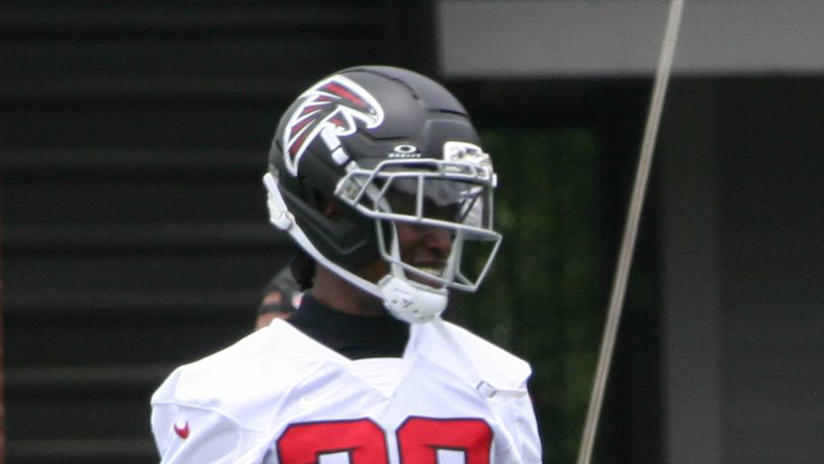 Former Raiders/Giants DB Darnay Holmes signed a one-year deal with the Atlanta Falcons.