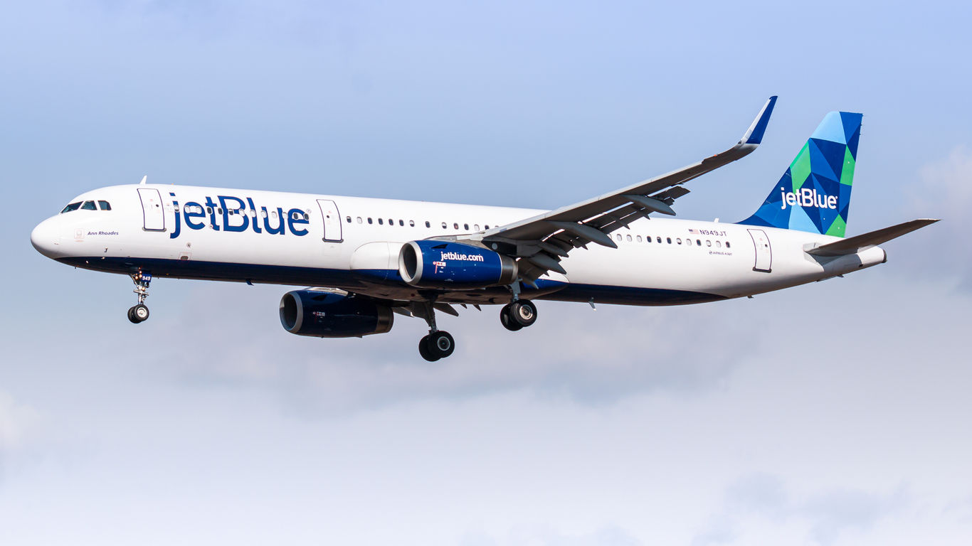 JetBlue wins Spirit’s flight slots at LaGuardia Airport