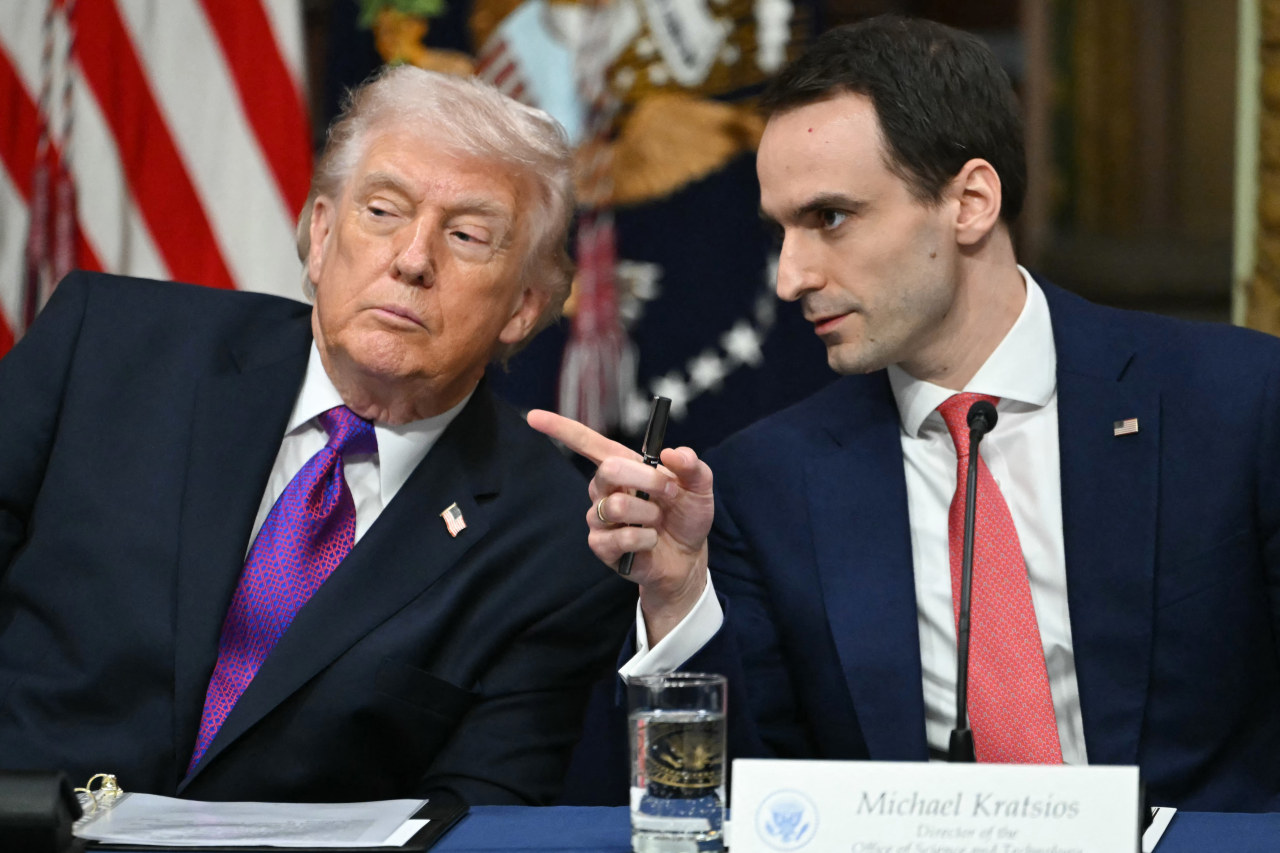 White House to redirect billions in research funds toward AI, away from colleges