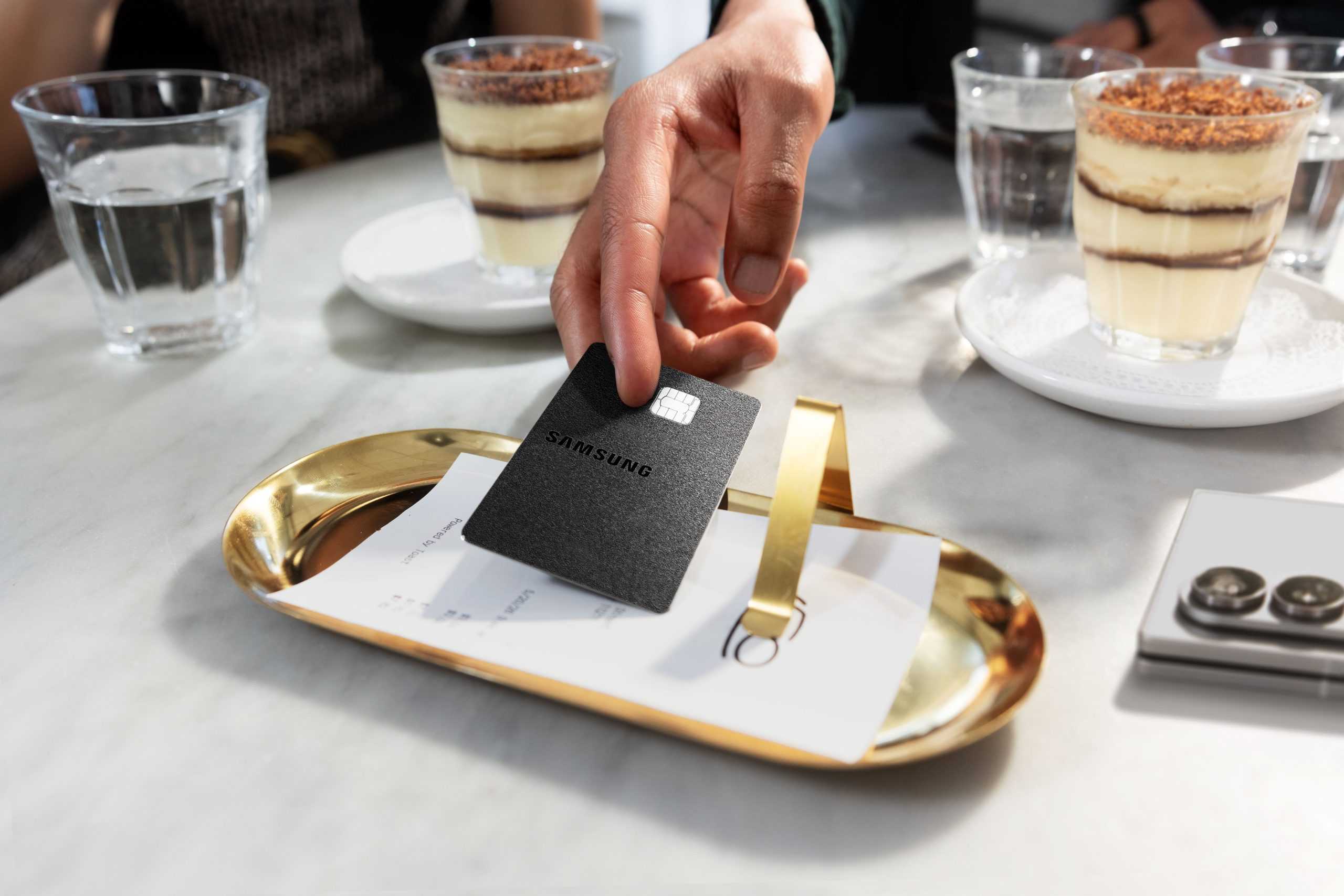 Samsung-Galaxy-Card_Dining-1-scaled