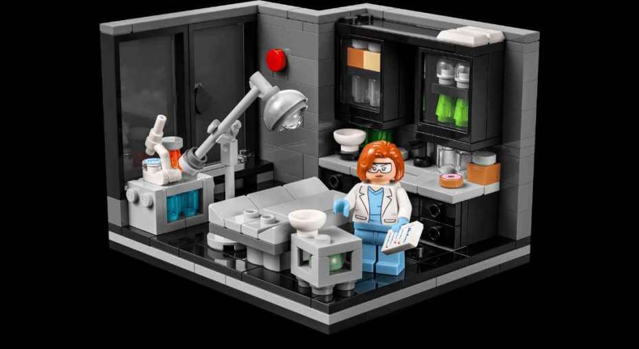 Gillian Anderson reveals X-Files LEGO set