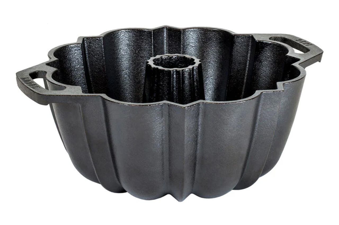 Lodge Seasoned Cast Iron Fluted Cake Pan